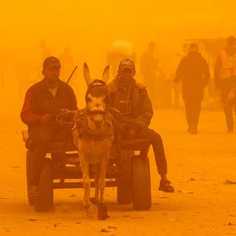 Písečná bouře proměnila Gazu v oranžovou pustinu
