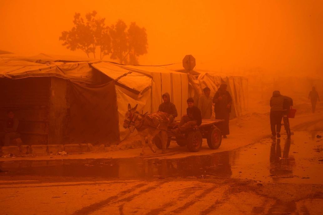 Písečná bouře proměnila Gazu v oranžovou pustinu
