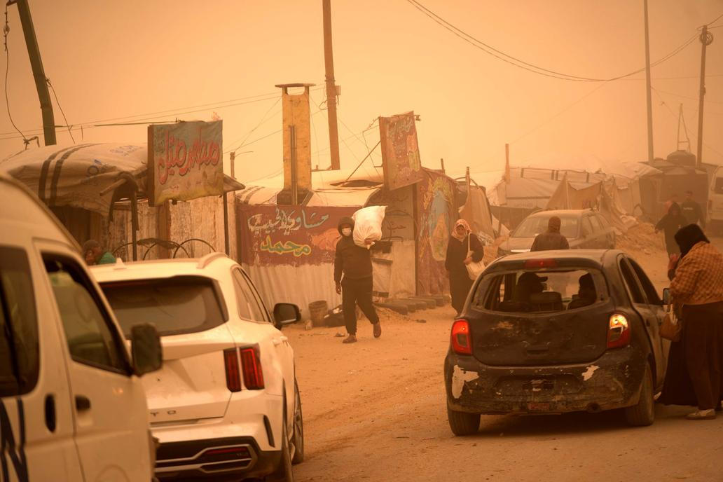 Písečná bouře proměnila Gazu v oranžovou pustinu