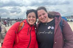 Marie a Zdislava přijely z Palkovic u Frýdku-Místku. Vyrazily v půl šesté vlakem. "Samozřejmě jsme si to platily samy," smály se nepravdivým informacím na sítích, že určitě účastníky někdo zaplatil.