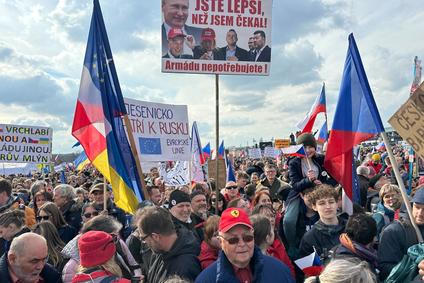 Shromáždění nazvané Nenecháme si ukrást budoucnost pořádal na pražské Letné spolek Milion chvilek pro demokracii.