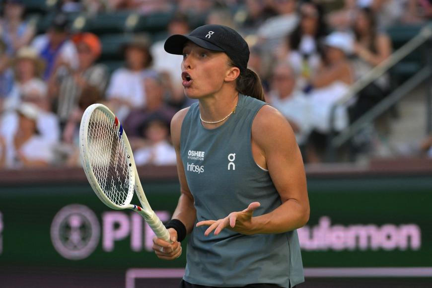 Zmatená, vystresovaná. Šwiateková žije noční můru, rozruch budí chování psycholožky