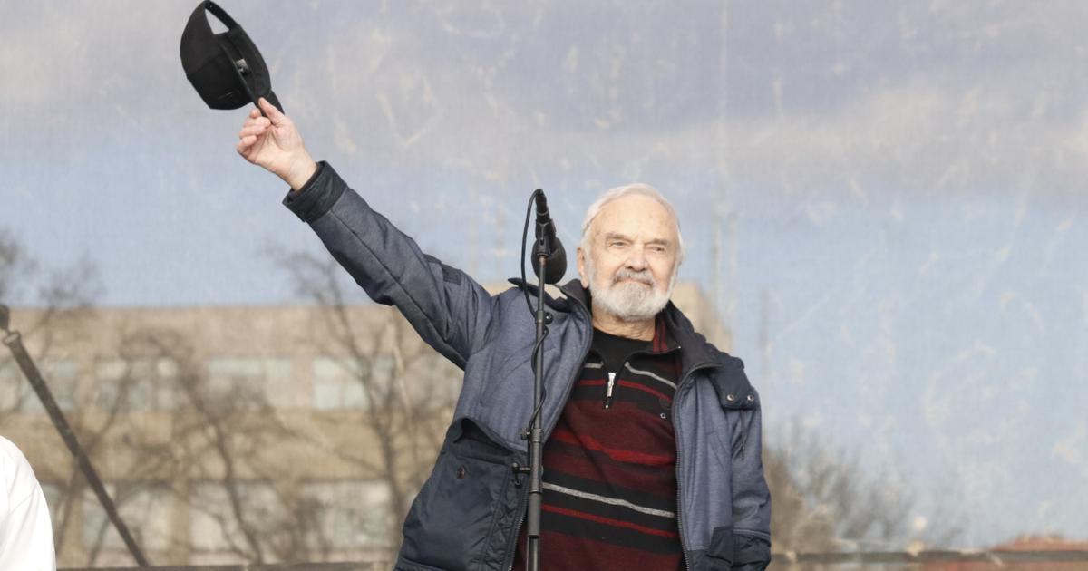 Na Letnou na Mináře. Ale pěkně za své. Kvůli našim vnukům, říkali starší účastníci