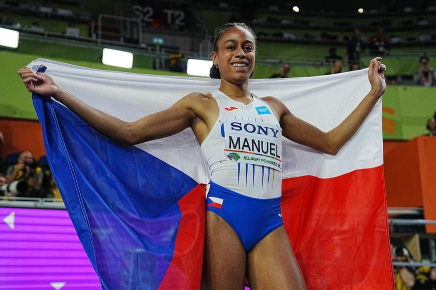 Příběh zlaté Lu. Život pestrý tak, že mívá v hlavě kaši. Rodiče prchali před rasismem