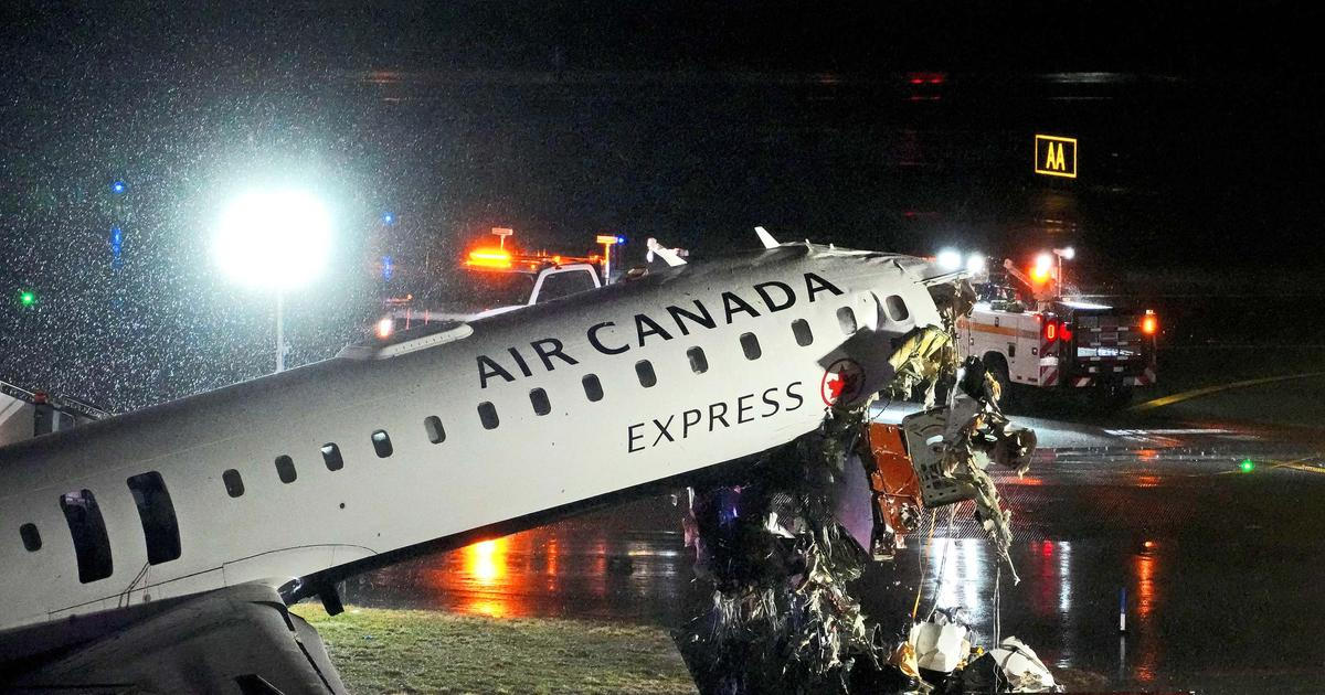 Video: Osudné sekundy na letišti v New Yorku. Nejdřív povolení, pak náraz