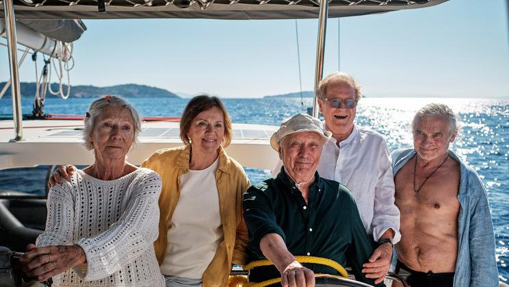 Lenka Termerová, Oldřich Kaiser, Jan Vlasák, Dana Syslová a Petr Kostka v komedii Jana Svěráka Pět švestek.