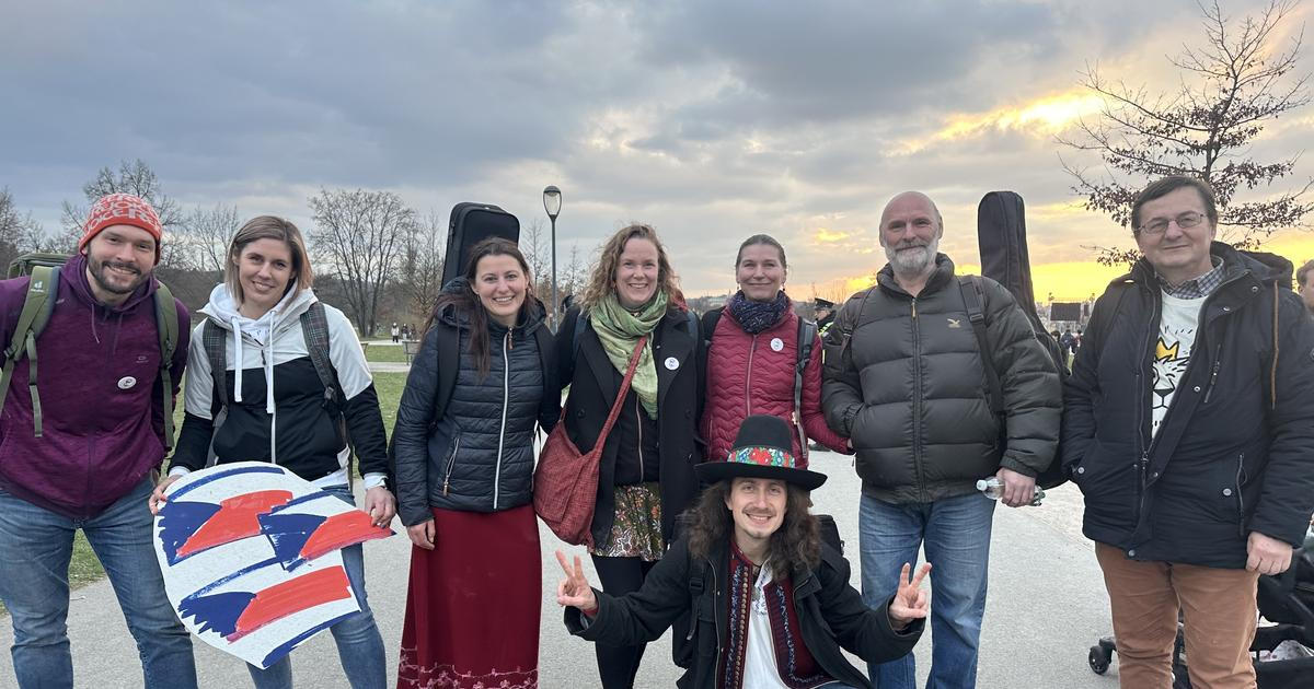 Ani slavná světová kapela neměla tolik posluchačů. Valaši popisují, jak rozezpívali Letnou 