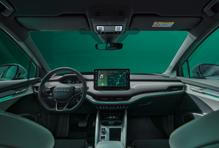 Interiér vypadá na první pohled stejně, ale multimediální systém bude úplně nový na základě rozhraní Android. Přináší tak nové ovládání i možnost stahování aplikací třetích stran.