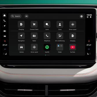 Během nabíjení si tak pustíte třeba YouTube, ani Spotify už nebude nutné připojovat přes telefon.
