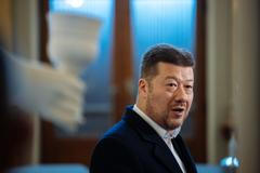 Schůze vlády, Tomio Okamura