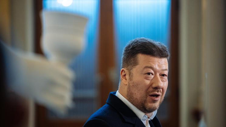 Schůze vlády, Tomio Okamura