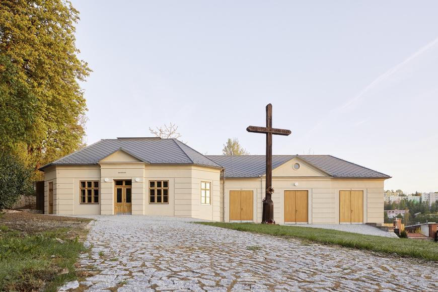 Od sekaček ke smutku. Nová smuteční síň ve Vimperku ukazuje, že zaujmout lze i bez okázalosti