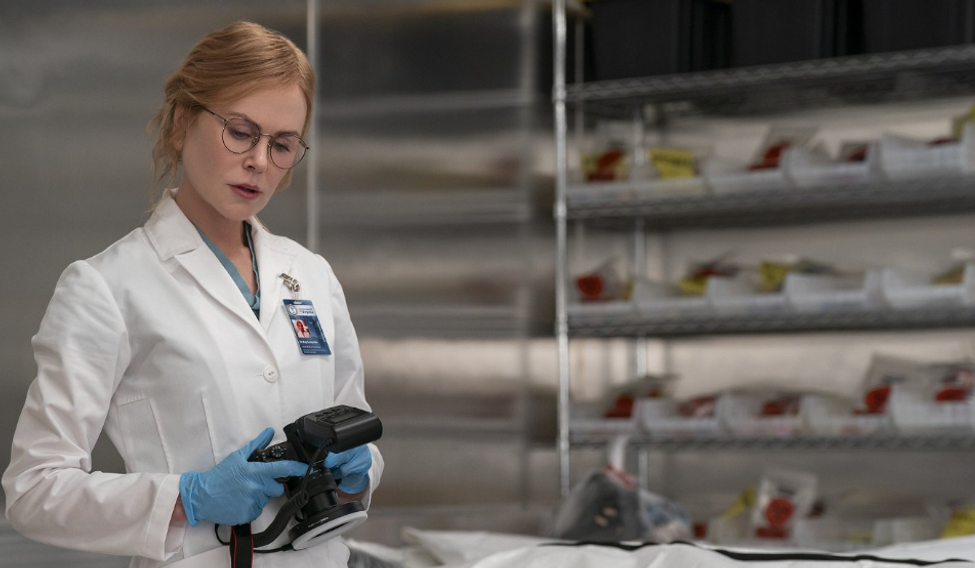 Nicole Kidmanová jako soudní lékařka Kay Scarpettová v seriálu Scarpettová.