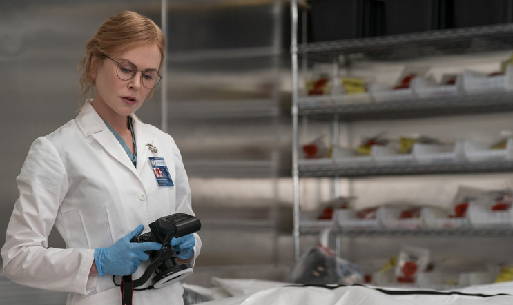 Nicole Kidmanová jako soudní lékařka Kay Scarpettová v seriálu Scarpettová.