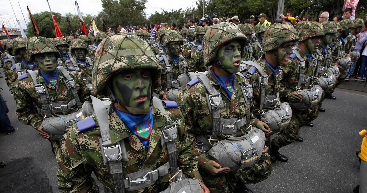 Při havárii armádního letounu v Kolumbii zahynulo kolem 80 vojáků