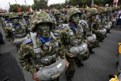 Vojáci speciálních jednotek kolumbijské armády na vojenské přehlídce v Bogotě, ilustrační foto.