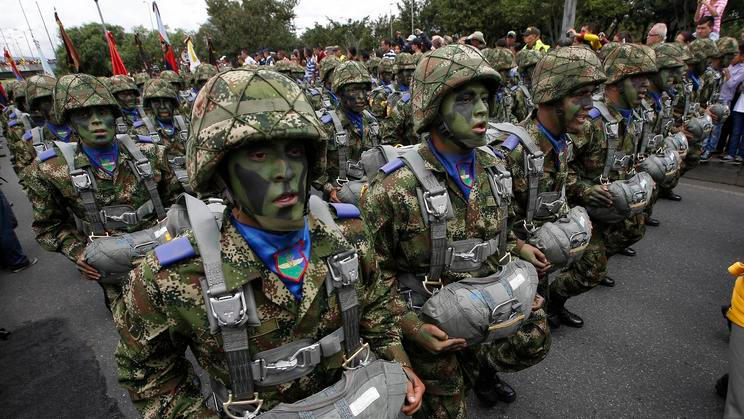 Vojáci speciálních jednotek kolumbijské armády na vojenské přehlídce v Bogotě, ilustrační foto.