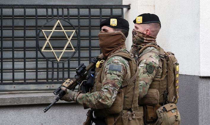 Belgian army patrols Jewish institutions in Antwerp