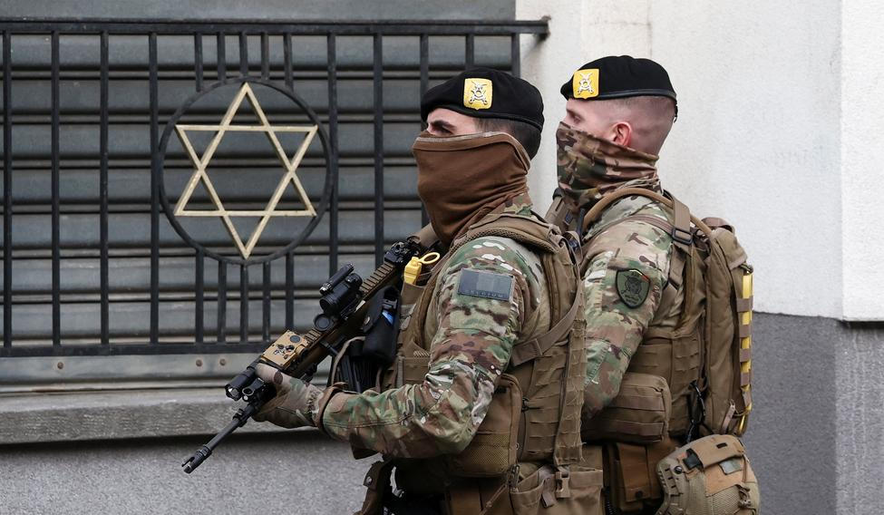 Belgian army patrols Jewish institutions in Antwerp