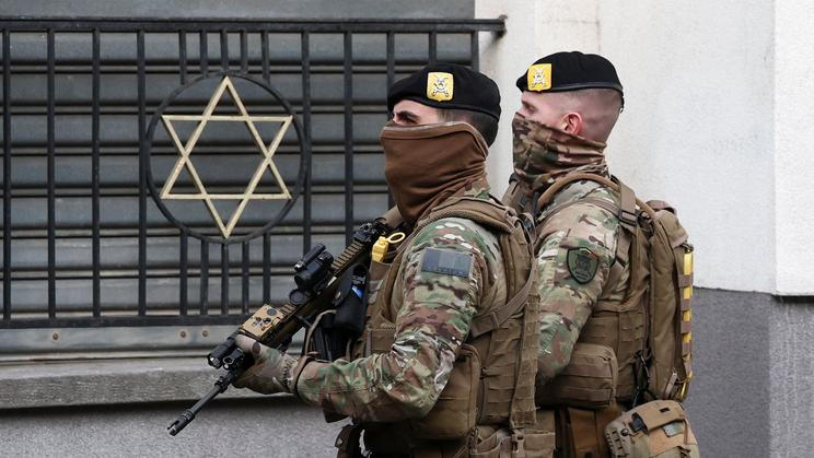 Belgian army patrols Jewish institutions in Antwerp