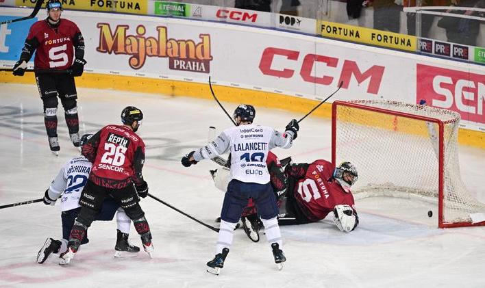 Adam Měchura, brankář Jakub Kovář, Michal Řepík, Christophe Lalancette