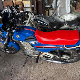 Zde ještě jednou prototyp čtyřtaktního stroje.