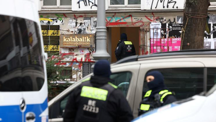 Policejní razie v Berlíně provedly razie na několika místech.