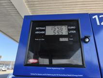 Totem u čerpací stanice