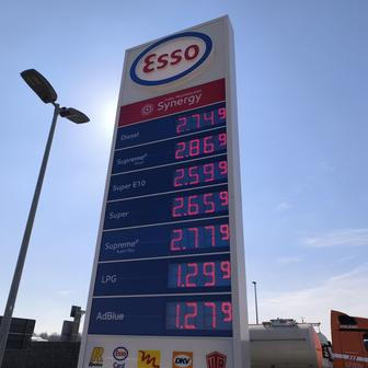 Totem u čerpací stanice