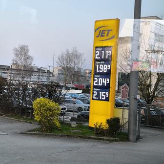 Totem u čerpací stanice