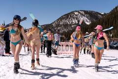 Zima je na dovolené, svah patří kráskám a odvážným lyžařům