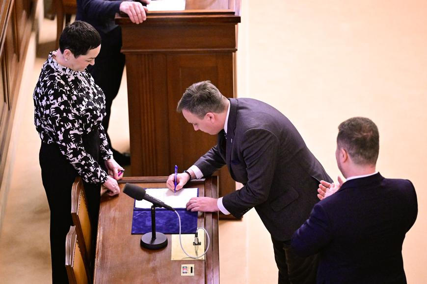 Sněmovna je opět kompletní, Šichtařovou nahradil Nerušil Sněmovna je opět kompletní, Šichtařovou nahradil Nerušil
