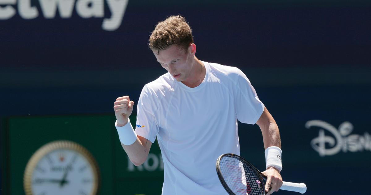 Třísetový thriller a premiérové čtvrtfinále. Lehečka v Miami udolal světovou sedmičku