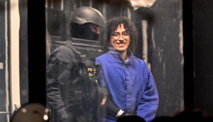 Tel Aviv pod palbou: raketa z Íránu prorazila Železnou kopuli