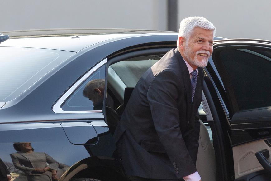 Prezidentův řidič pod vlivem alkoholu havaroval, dostal zákaz řízení a pokutu