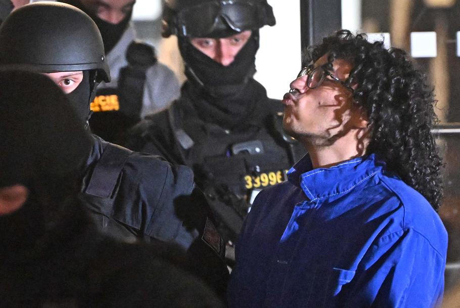 Okresní soud v Pardubicích, obviněný, jednání o vazbě, policisté