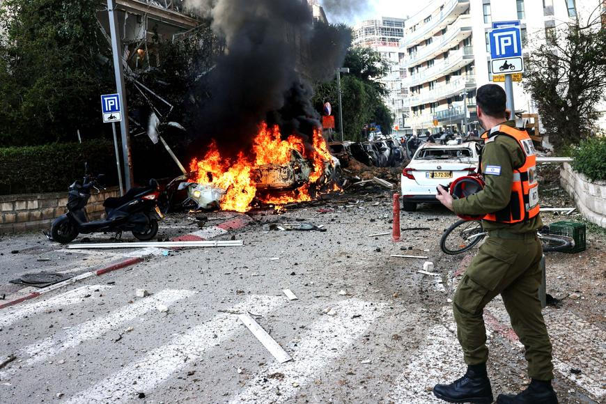Obrazem: Tel Aviv pod palbou. Raketa z Íránu prorazila Železnou kopuli