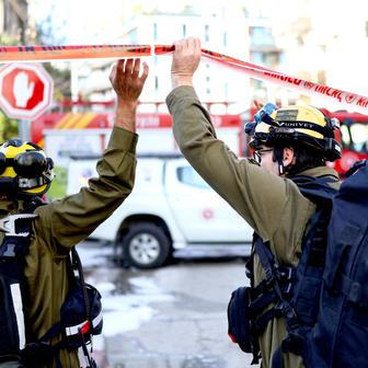 Tel Aviv pod palbou: raketa z Íránu prorazila Železnou kopuli