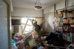 Tel Aviv pod palbou: raketa z Íránu prorazila Železnou kopuli