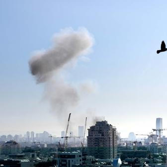 Tel Aviv pod palbou: raketa z Íránu prorazila Železnou kopuli