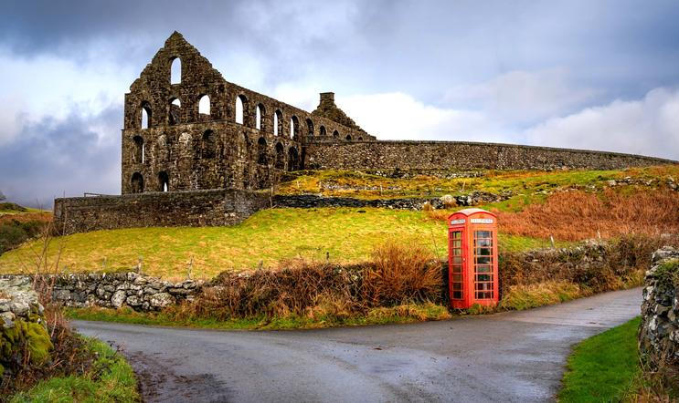 The,Ruined,Ynssypandy,Slate,Mill,In,Snowdonia,National,Park,Wales