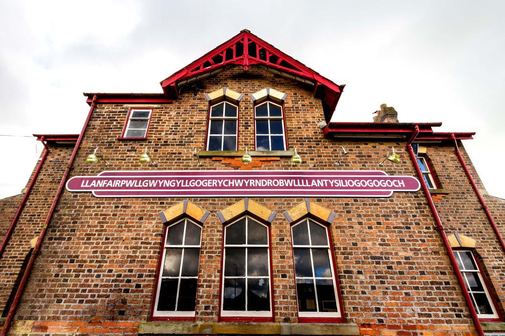 Llanfairpwllgwyngyll,,Llanfair,Pwllgwyngyll,Or,Llanfair­pwllgwyngyll­gogery­chwyrn­drobwll­llan­tysilio­gogo­goch,Sign,On,Railway,Station,Building.