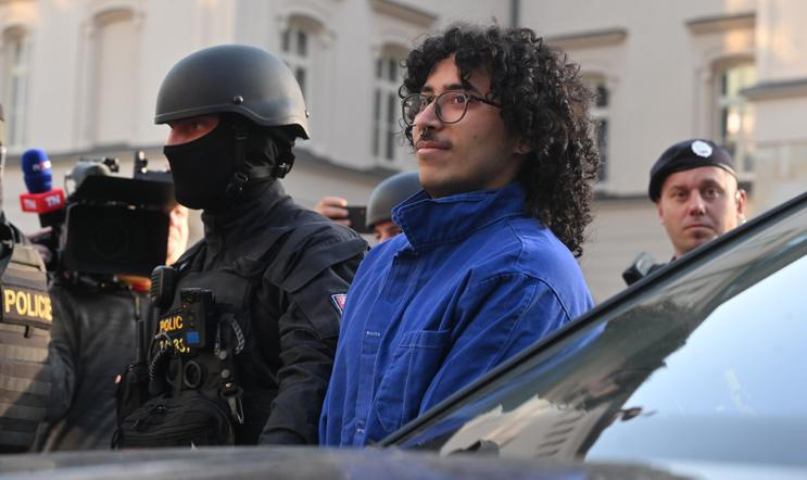 Okresní soud v Pardubicích, policista, obviněný, jednání o vazbě