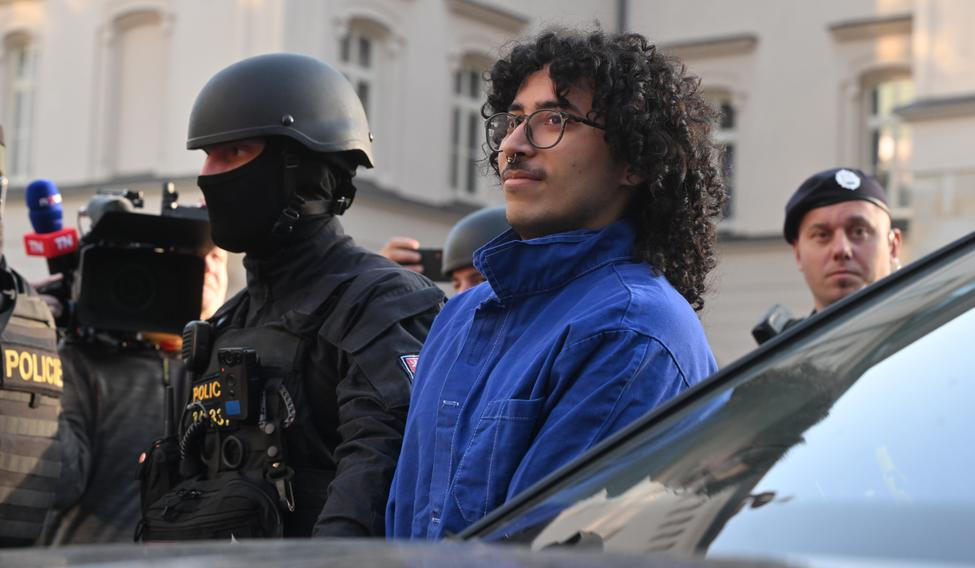 Okresní soud v Pardubicích, policista, obviněný, jednání o vazbě