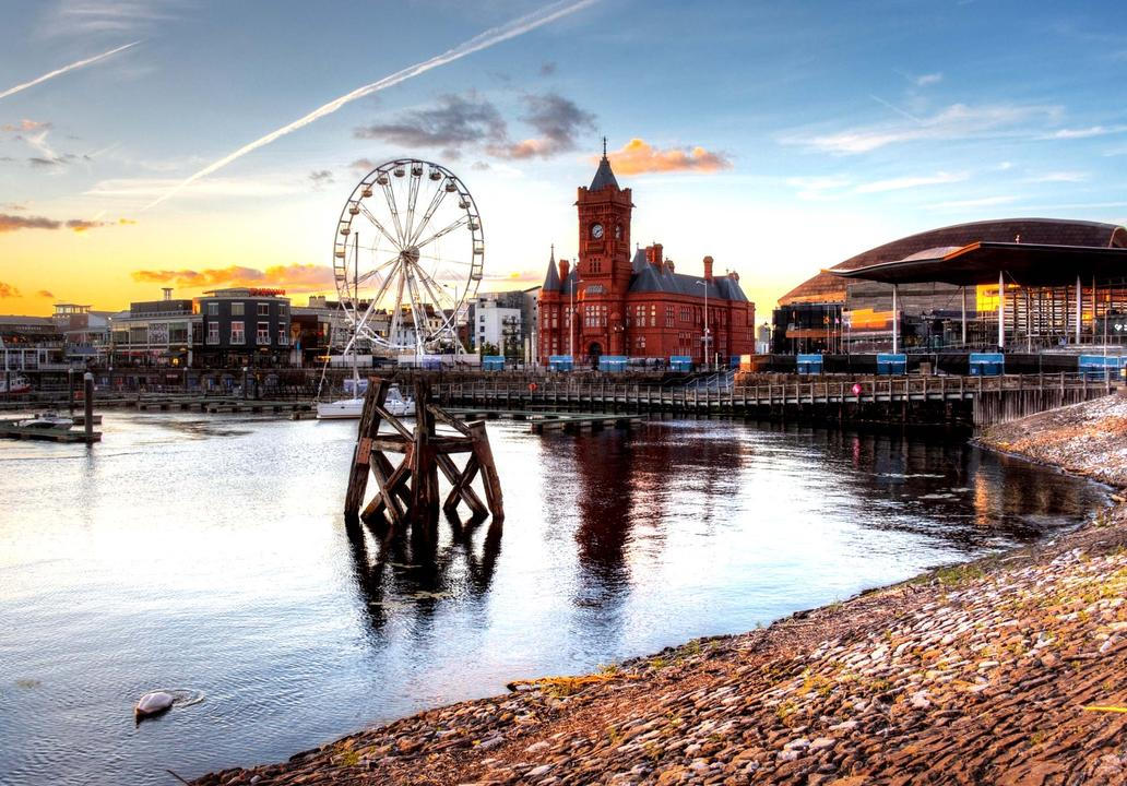 Cardiff,,Wales,,September,16,,2022:,Sunset,Skyline,Of,Cardiff,Bay