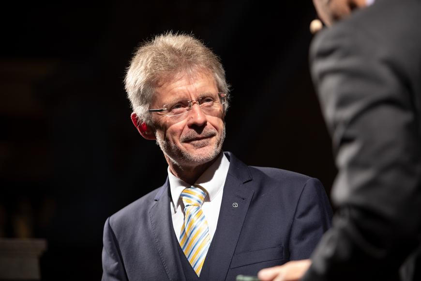 Postoj vlády je krátkozraký a nestatečný, vzkázal Senát kvůli půjčce Ukrajině