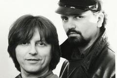 Václav Neckář v roce 1968 nazpíval Píseň pro mne, jeho bratr Jan k ní složil hudbu.