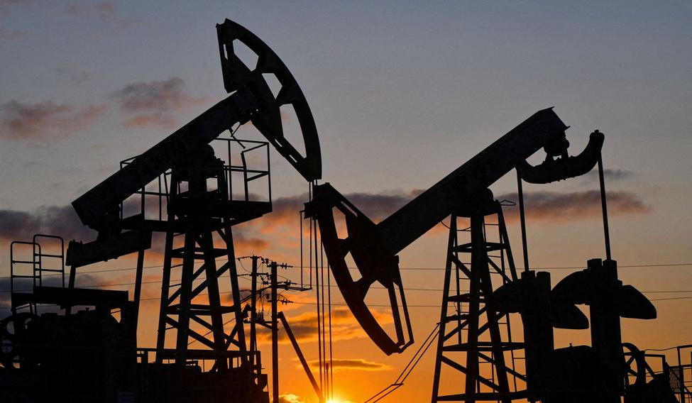 ARCHIVNÍ FOTO: Pohled na zvedáky olejových čerpadel u Almetěvska