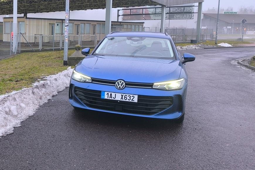 Vždycky základ. Jak dopadne naše srovnání dvou generací VW Passat s chudou výbavou?