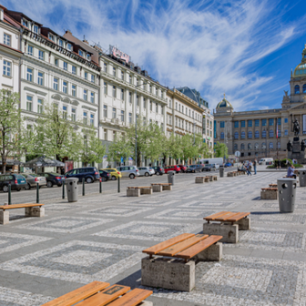 Praha v posledních letech prochází výraznou proměnou veřejného prostoru. Mezi nejvýznamnější projekty patří revitalizace Václavského náměstí, úprava Karlova náměstí a rozsáhlé změny v oblasti Hlavního nádraží. 